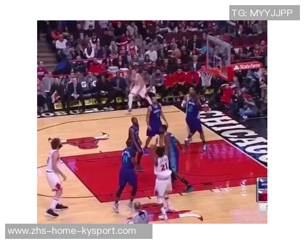 巴特勒强势突破篮下完成折叠打进并造成对手犯规精彩瞬间 巴特勒强势突破篮下完成折叠打进并造成对手犯规精彩瞬间