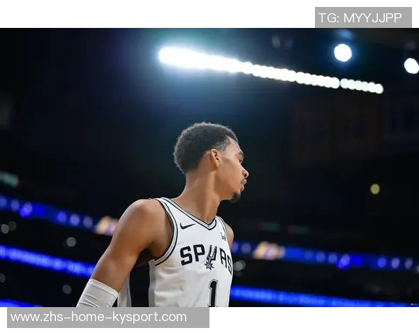 文班亚马半场表现起伏6分2板2帽5助攻却伴随4次失误 文班亚马半场表现起伏6分2板2帽5助攻却伴随4次失误